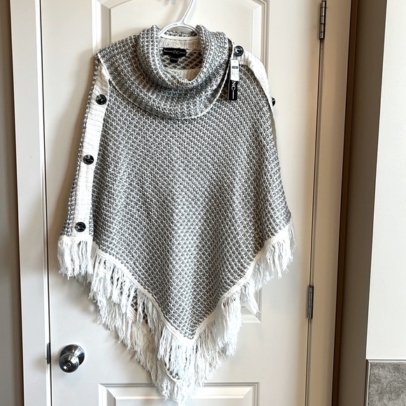 NWT International INC Company knit poncho - Picture 1 of 5